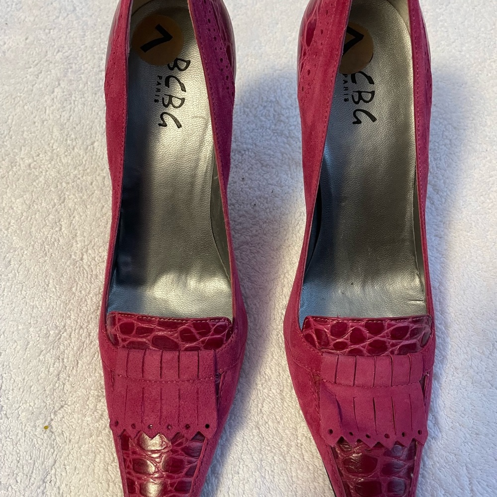 BCBG Paris Women’s heels size 7. Beautiful cranberry colour.